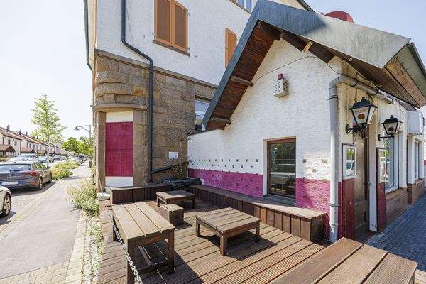 Terrassenbereich für die Gewerbeeinheit im UG