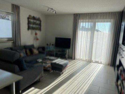 Wohnraum mit Ausgang z. Terrasse