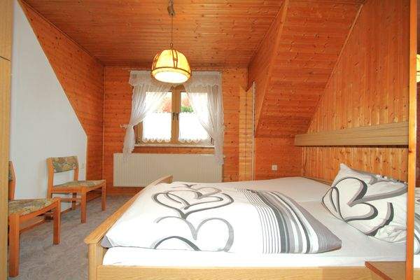 05.08. Whg2 DG_Schlafzimmer.JPG