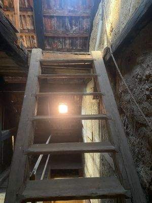 32 Treppe DG - Bühne.JPG