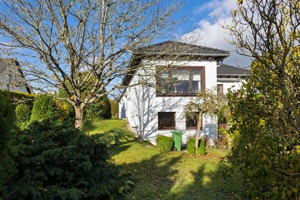 Vordergartenansicht zum Haus