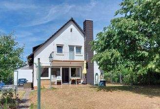 Rückseite, Terrasse und Garten