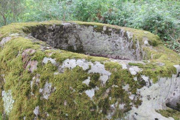 Zisterne im Gelände