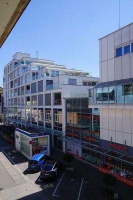 Vis a vis Einkaufszentrum