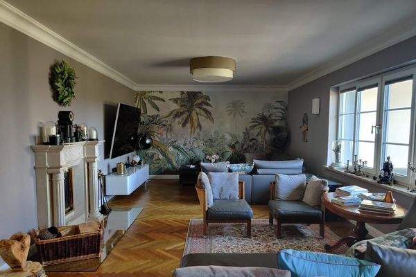 Wohnzimmer mit Kachelofen