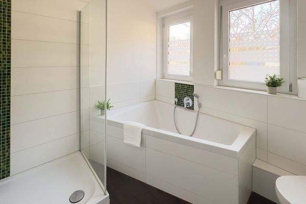 Wanne und Dusche OG