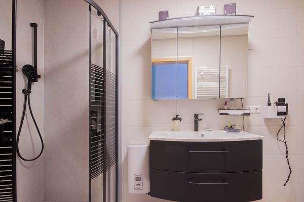 Badezimmer Bürogebäude modernisiert