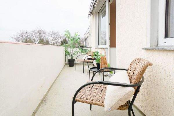 Balkon mit Hafenblick