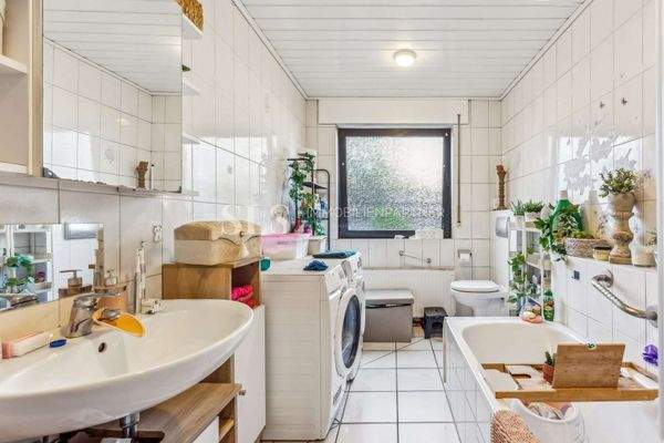 Badezimmer EG links - Hausnummer 7a