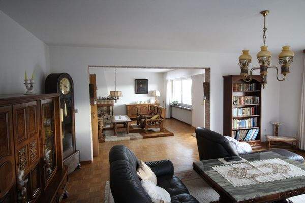 Wohn- und Essbereich mit Kamin.JPG