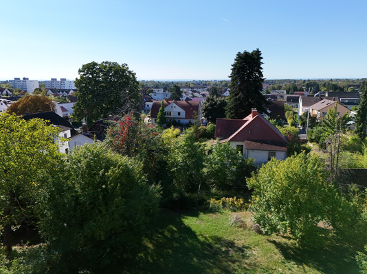 Unverbauter Blick Richtung Süden  in den großen Garten und in die Rheinebene