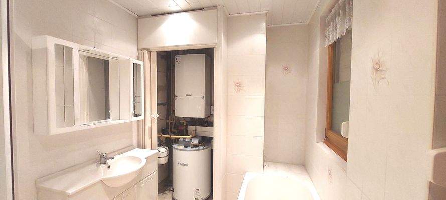 Bad EG mit Heiztherme