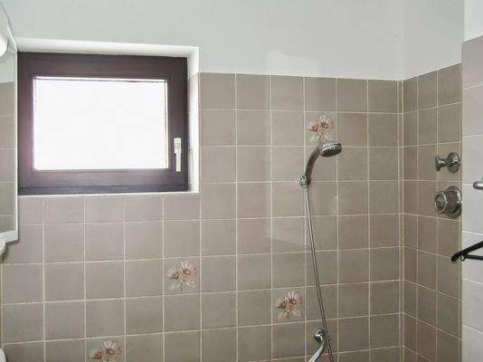 Bad Ansicht 2 m. Fenster