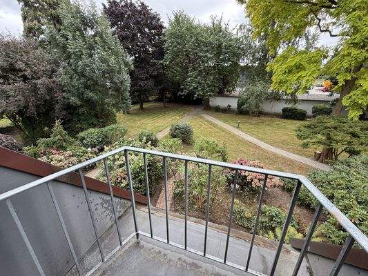 Balkon (2. Zimmer 1. OG)