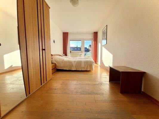 Großzügiges Schlafzimmer