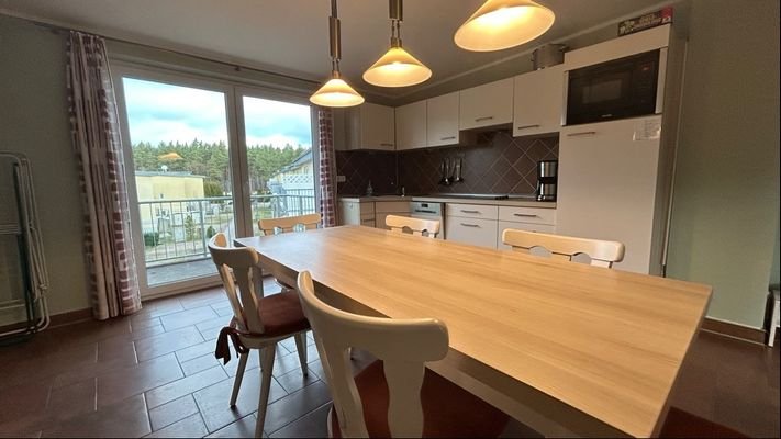 Küche und zweiter Balkon
