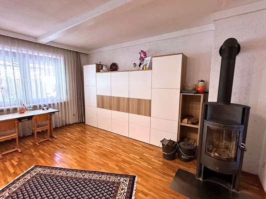 Wohnzimmer mit Ofen EG
