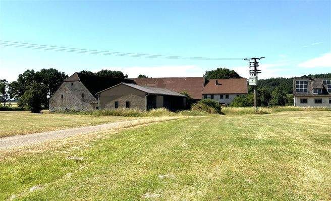 Hofstelle mit Zufahrt