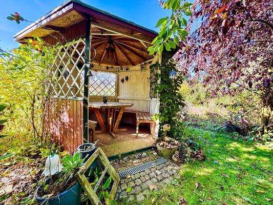 Der kleine Pavillon im Garten