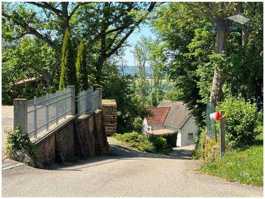 Zufahrt über den Ort Waltenberg