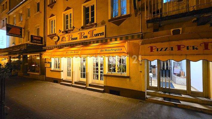 Ansicht der Gewerbeeinheit bei Nacht