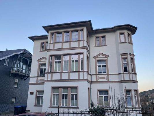 schickes Mehrfamilienhaus