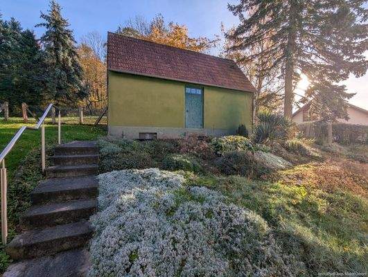 Nebengebäude im Garten