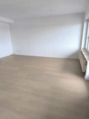 Leeres Zimmer mit Holzboden