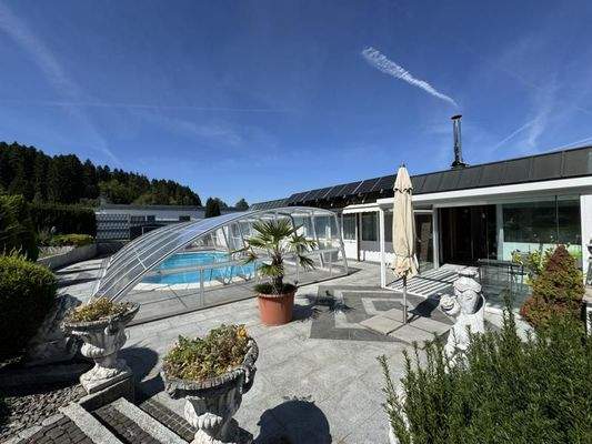 Pool mit Überdachung