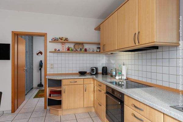 Küche mit Zugang zum Hauswirtschaftsraum 13,63 m²