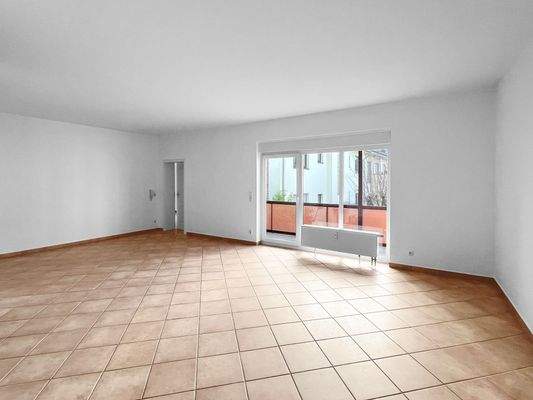 Wohnzimmer mit Balkon