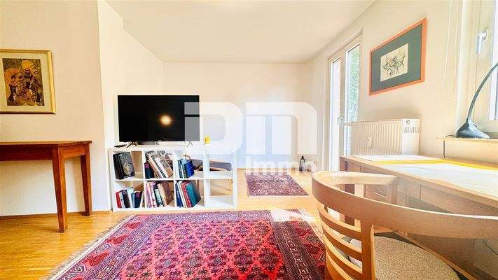 Wohnzimmer / Zugang Balkon