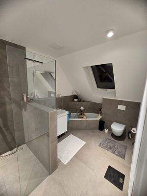 Badezimmer im OG.JPG