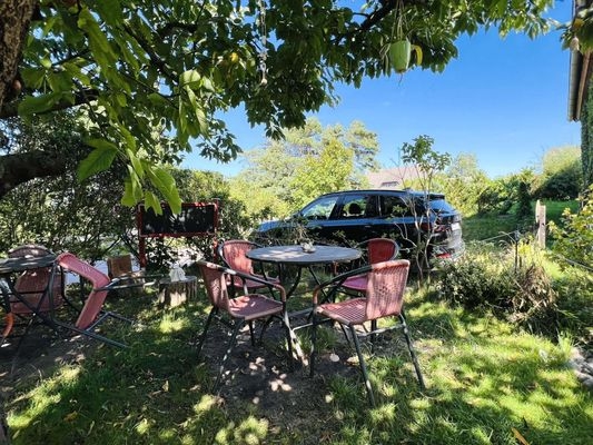 Garten und Stellplätze