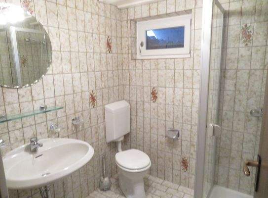 23-Dusche-WC-Kellergeschoss.JPG