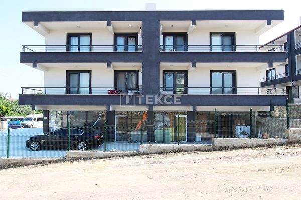 Real Estate in Complex with Sea View and Pool in Yalova Altınova