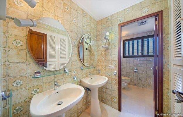 Badezimmer mit Dusche