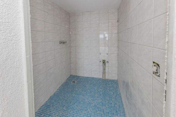 Dusche im Keller