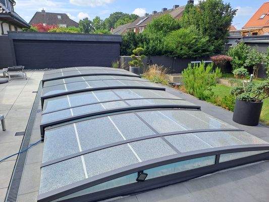 geschlossener Außenpool