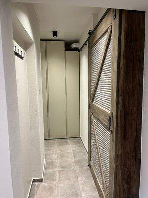 Flur EG mit Einbauschrank.JPEG