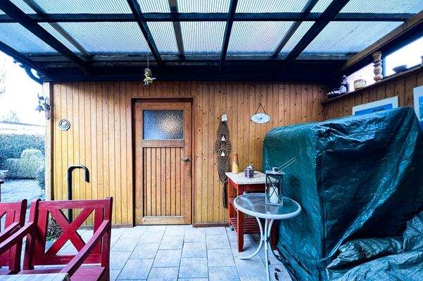 Zugang Werkstatt hinter der Terrasse