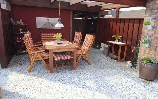 Terrasse zum Carport