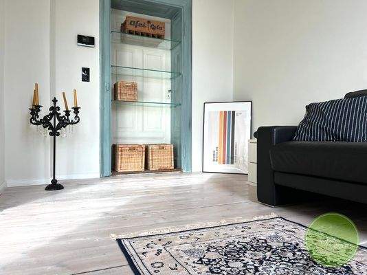 Stilgerechter Echtholzboden.