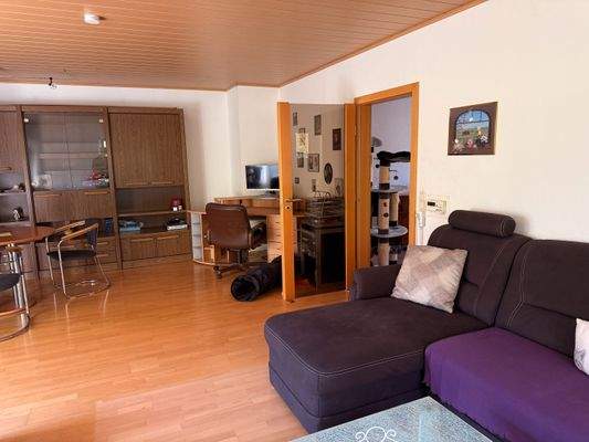 Wohnzimmer Blick richtung Flur.jpg