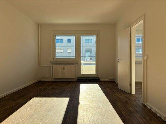 Wohnzimmer mit Balkon (Beispiel)