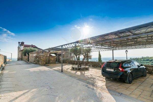 Mehrere Autos finden hier Platz