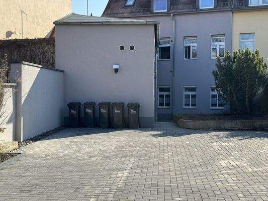 Hinterhof / Parkplätze