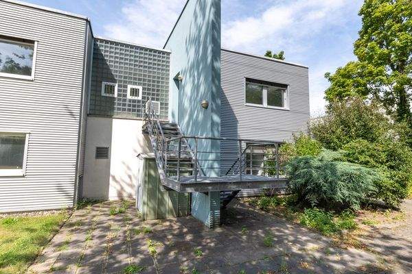 Rückansicht mit 2. Rettungsweg 