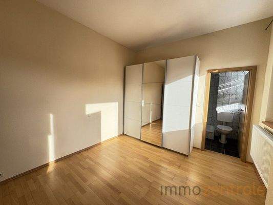 8B33E900-E542-4C7C-A147-D4CF4B564C13_1_105_c