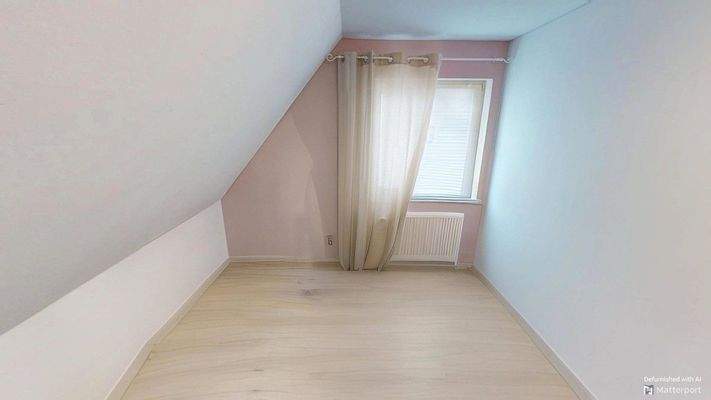 Fitnessraum / Kinderzimmer OG